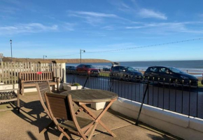Beach Apartment - Seafront Apartment